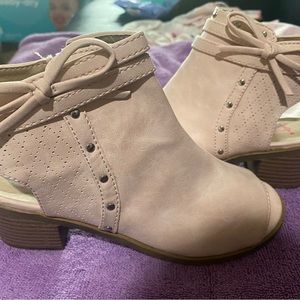 Cream color girl dress shoes